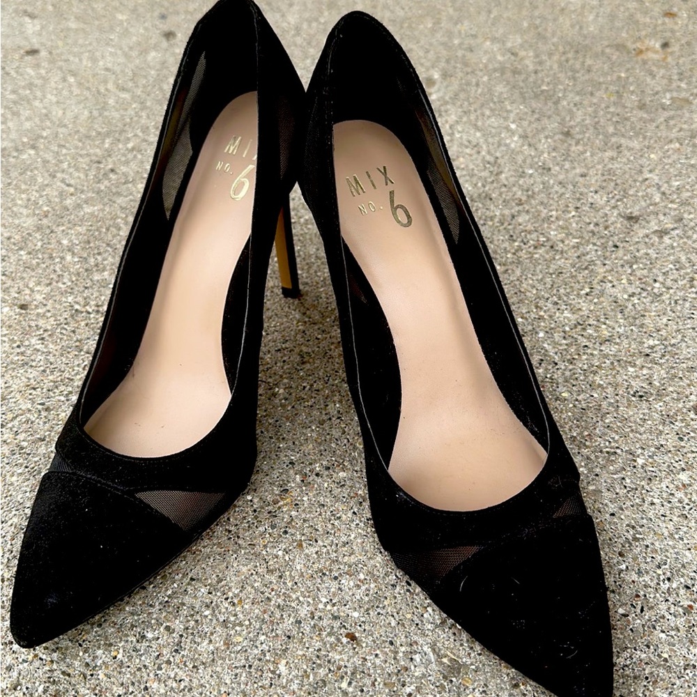 Mix No. 6 Closed toed Black Heels